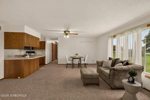 10206 STATE ROUTE 52, Versailles, MO 65084