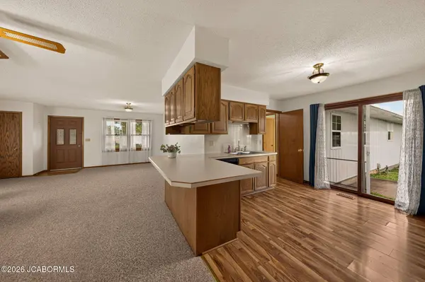 10206 STATE ROUTE 52, Versailles, MO 65084