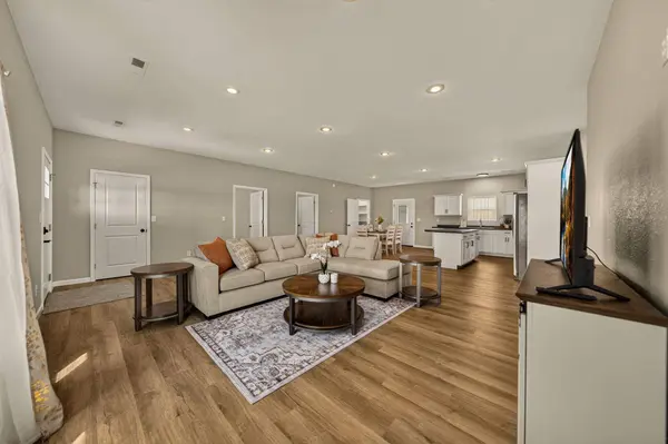 1202 Hillcrest RD, California, MO 65018