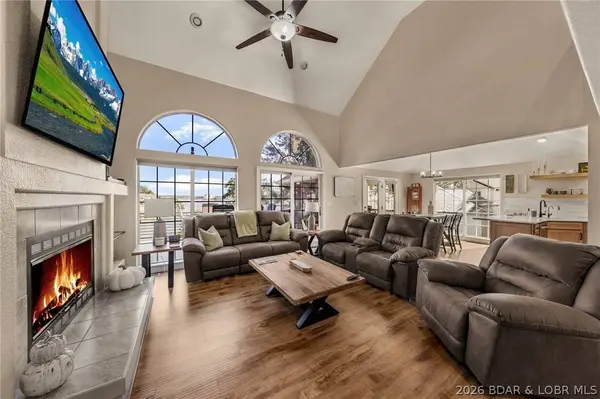 18 Valencia DR, Lake Ozark, MO 65049