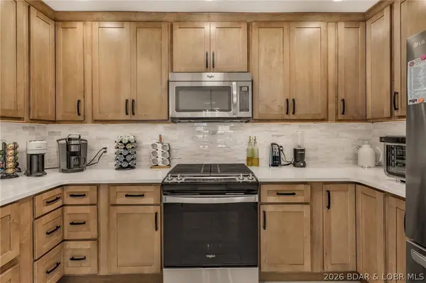 18 Valencia DR, Lake Ozark, MO 65049