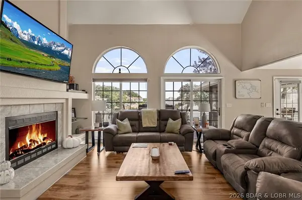 18 Valencia DR, Lake Ozark, MO 65049