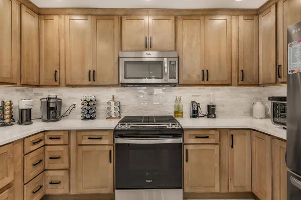 18 Valencia DR, Lake Ozark, MO 65049