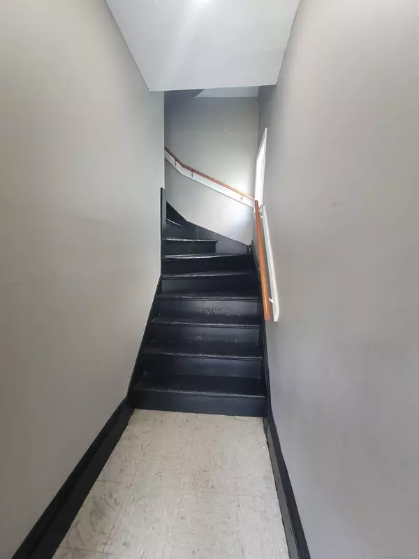 45 Mahl Avenue, Hartford, CT 06154