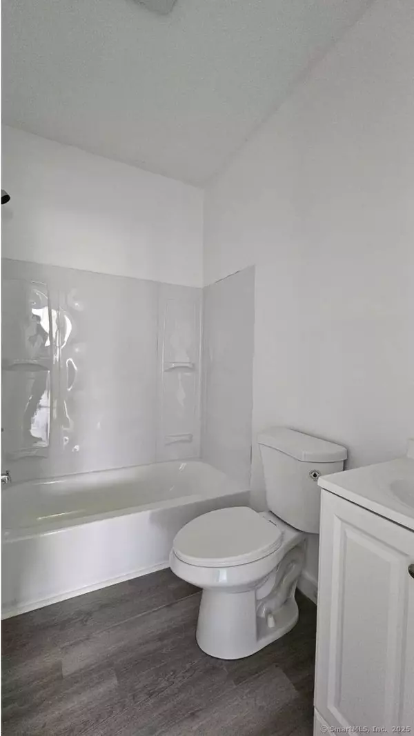 34 Mapleton Street, Hartford, CT 06114