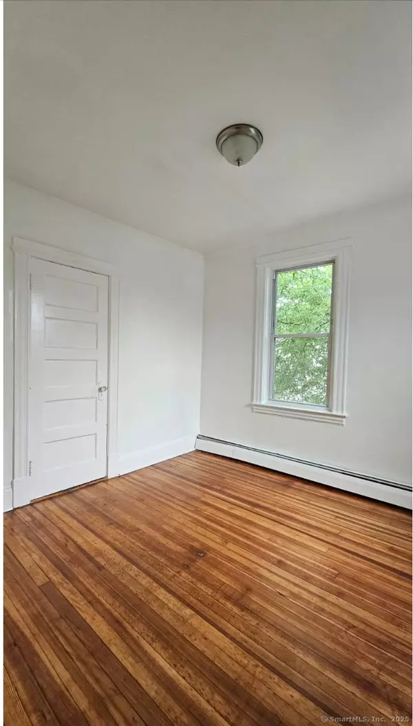 34 Mapleton Street, Hartford, CT 06114