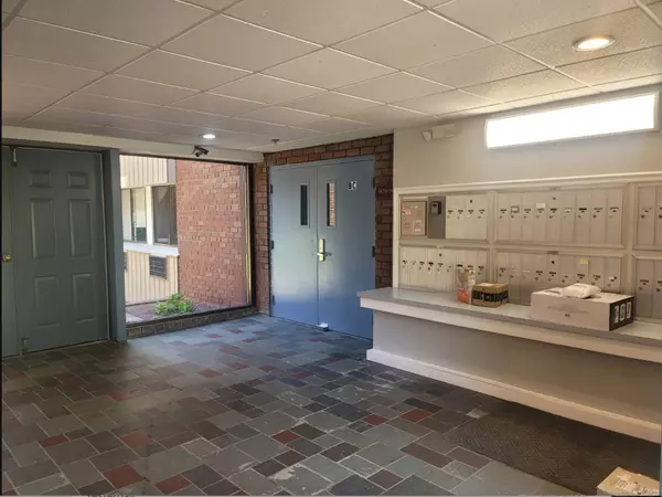 958 High Path Road #958, Windsor, CT 06095