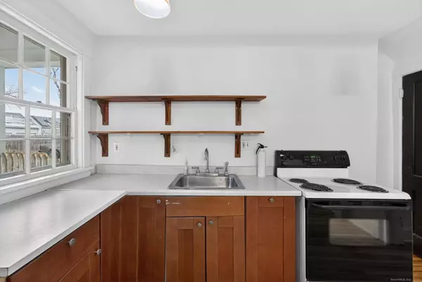 90 Allendale Road, Hartford, CT 06106