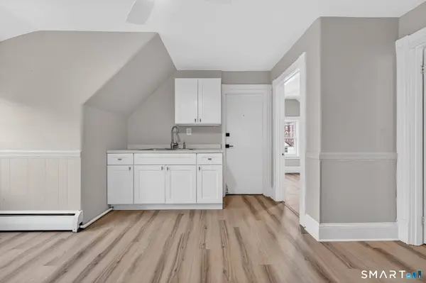 129 Francis Avenue #3rd Floor, Hartford, CT 06106