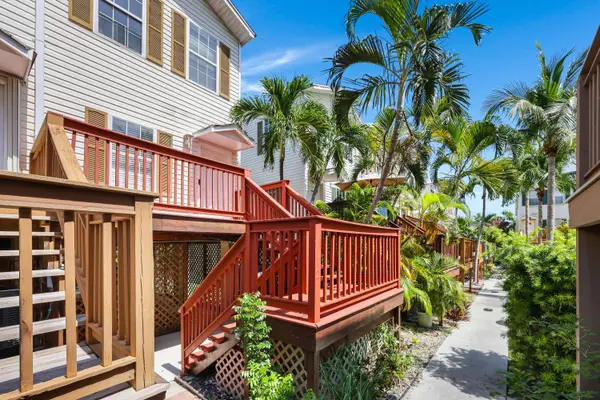 3075 Flagler AVE