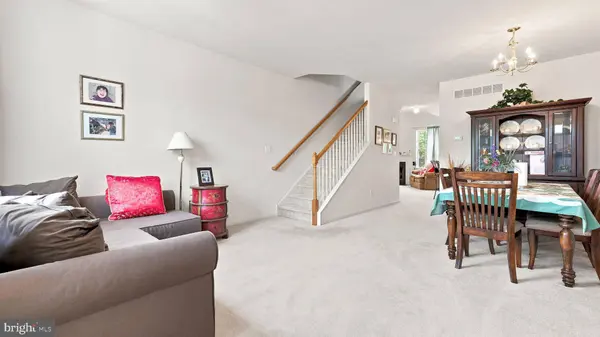 381 MANOR CIR, Harleysville, PA 19438
