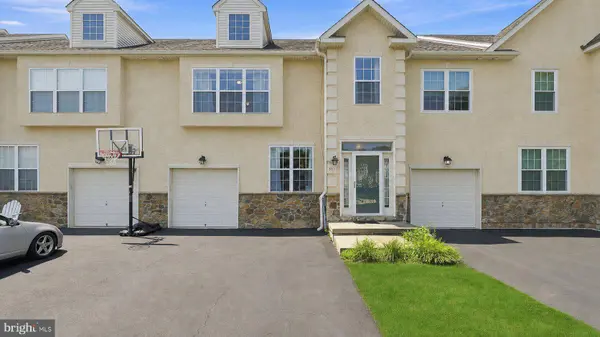 381 MANOR CIR
