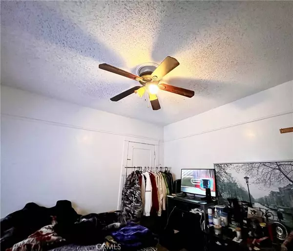 1040 W 45th ST, Los Angeles, CA 90037