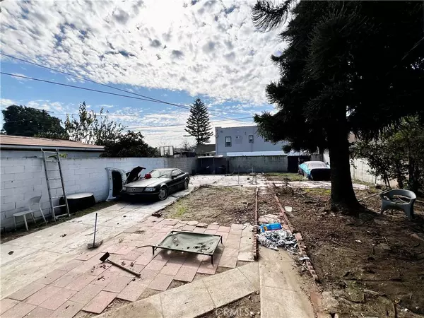 1040 W 45th ST, Los Angeles, CA 90037