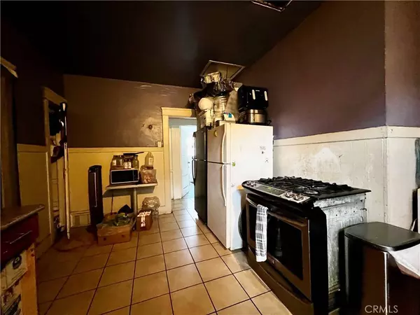 1040 W 45th ST, Los Angeles, CA 90037