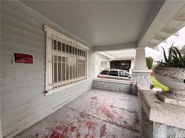 1040 W 45th ST, Los Angeles, CA 90037