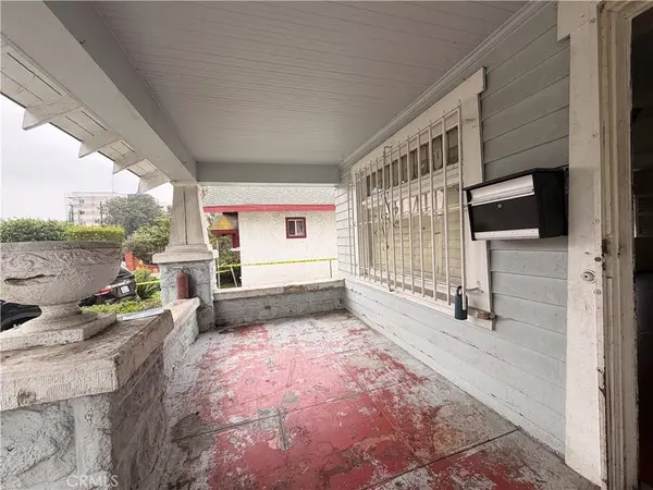 1040 W 45th ST, Los Angeles, CA 90037