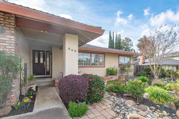 669 Sylvaner Dr, Pleasanton, CA 94566