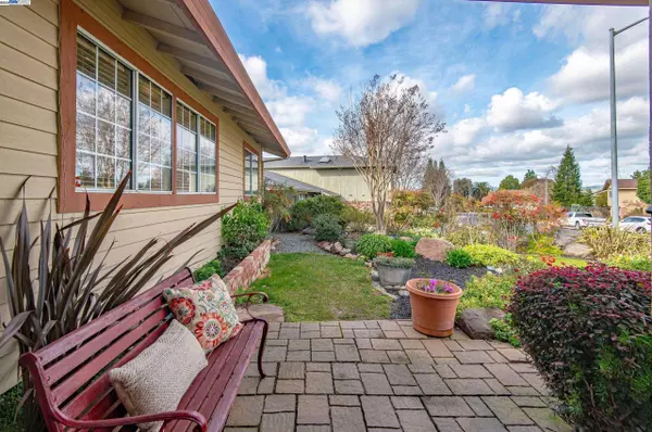 669 Sylvaner Dr, Pleasanton, CA 94566