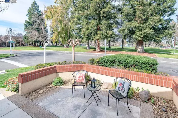 1565 Trimingham Dr, Pleasanton, CA 94566