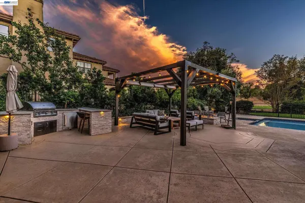 3019 E Ruby Hill Dr, Pleasanton, CA 94566