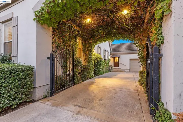3019 E Ruby Hill Dr, Pleasanton, CA 94566