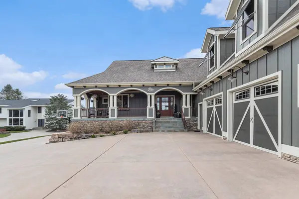 18029 Hammond Bay Drive, Spring Lake, MI 49456
