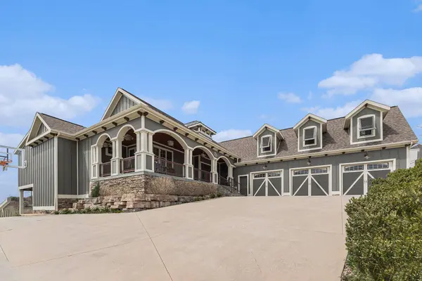 18029 Hammond Bay Drive, Spring Lake, MI 49456