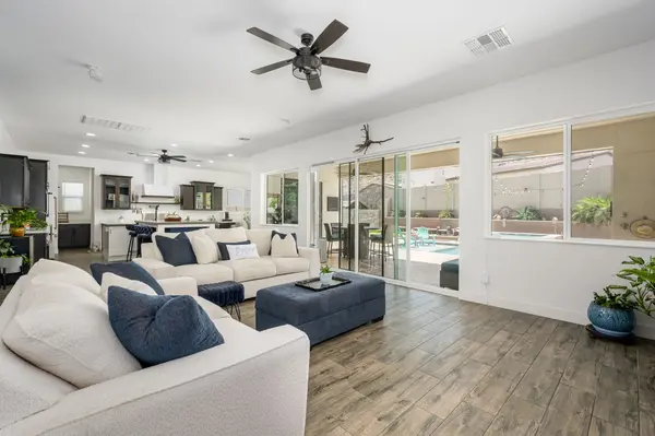 1221 E Paseo Way, Phoenix, AZ 85042-8385
