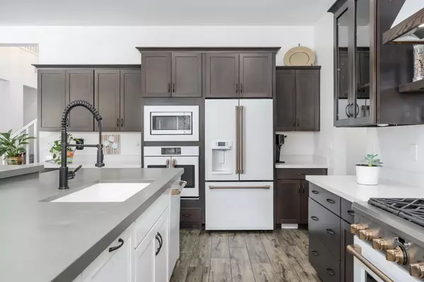 Phoenix, AZ 85042-8385,1221 E Paseo Way