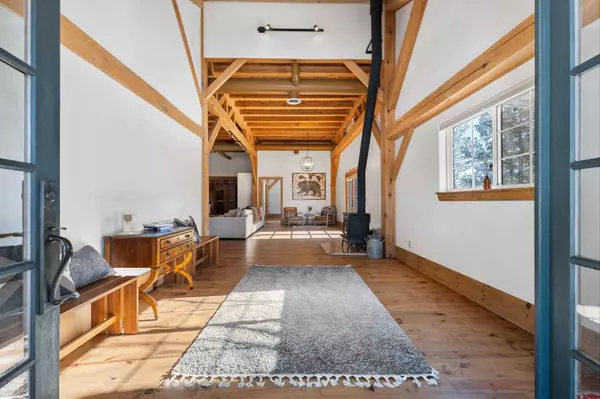 A Magazine-Worthy Mountain Estate Framed by Forest, Craftsmanship, and Colorado Soul