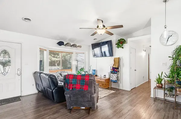 1417 Woodland Dr, Bloomfield, NM 87413-6366