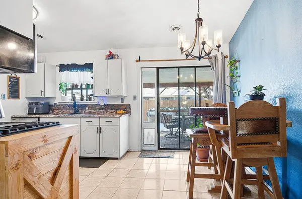 1417 Woodland Dr, Bloomfield, NM 87413-6366