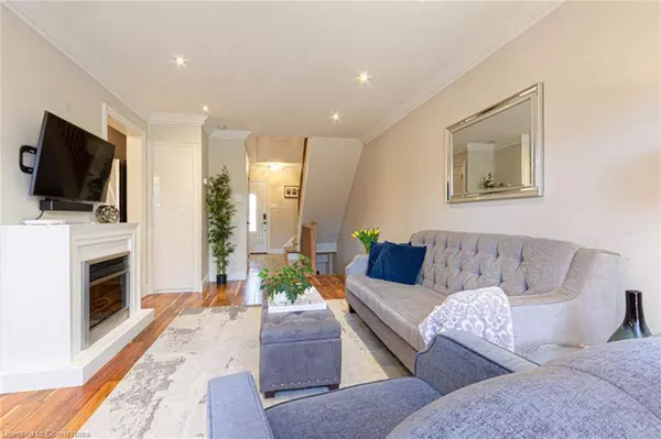 1522 Lancaster Drive #18, Oakville, ON L6H 2Z2