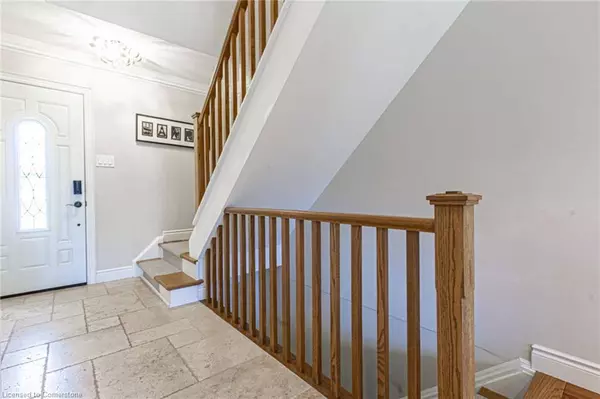 1522 Lancaster Drive #18, Oakville, ON L6H 2Z2