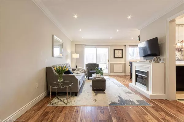 1522 Lancaster Drive #18, Oakville, ON L6H 2Z2