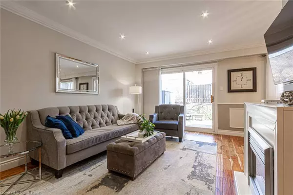 1522 Lancaster Drive #18, Oakville, ON L6H 2Z2