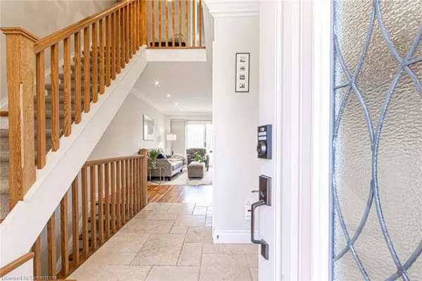 1522 Lancaster Drive #18, Oakville, ON L6H 2Z2