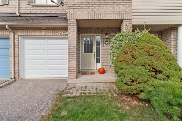 2069 Glenhampton RD, Oakville, ON L6M 3W9
