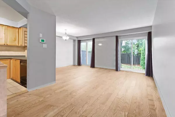 2069 Glenhampton RD, Oakville, ON L6M 3W9