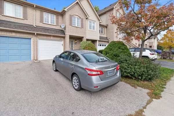 2069 Glenhampton RD, Oakville, ON L6M 3W9