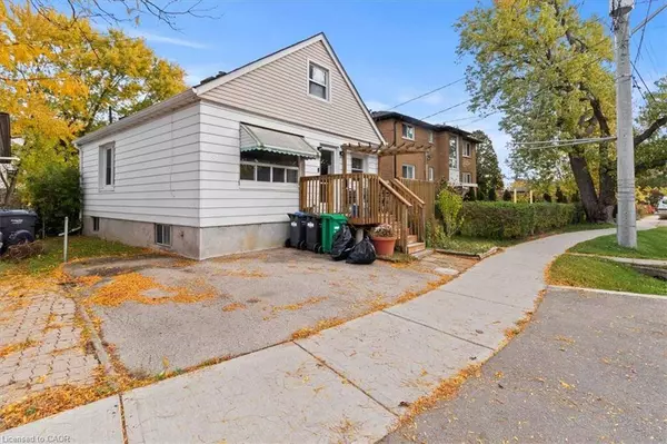 1097 Enola Avenue, Mississauga, ON L5G 4B1