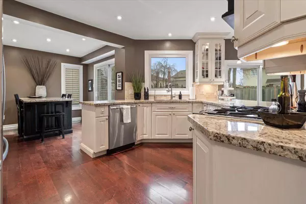 3182 Tania CRES, Burlington, ON L7M 3M7