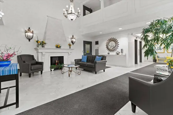 77 Governors RD #602, Hamilton, ON L9H 7N8