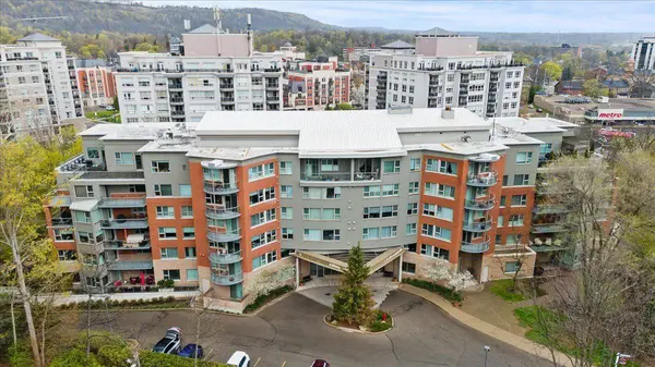 77 Governors RD #602, Hamilton, ON L9H 7N8
