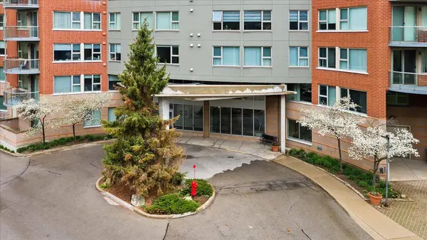 77 Governors RD #602, Hamilton, ON L9H 7N8