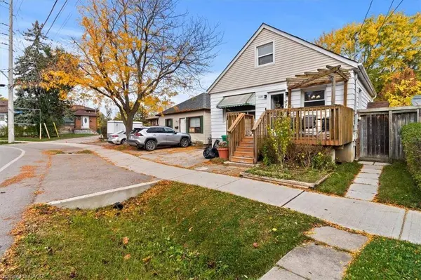 1097 Enola Avenue, Mississauga, ON L5G 4B1