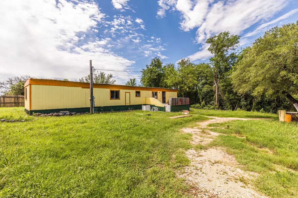 190 Creek Dr, Whitney, TX 76692-7536