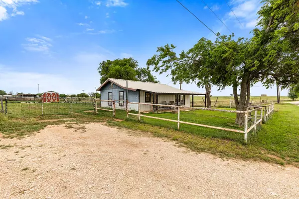 729 Twin Bends RD, Crawford, TX 76638