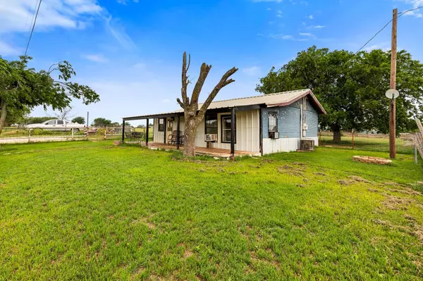 729 Twin Bends RD, Crawford, TX 76638
